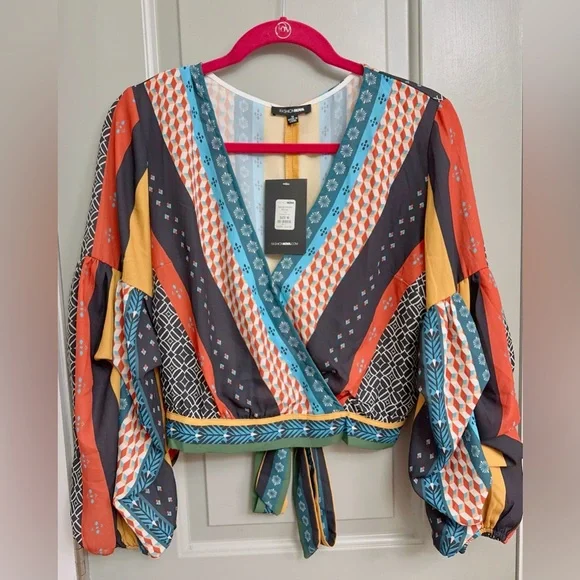Fashion Nova Multicolor Wrap Tie Waist Cropped Blouse Size Medium NWT - Picture 3 of 3